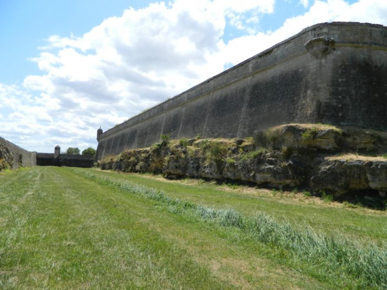 Figure 1 - Affleurement des douves sud