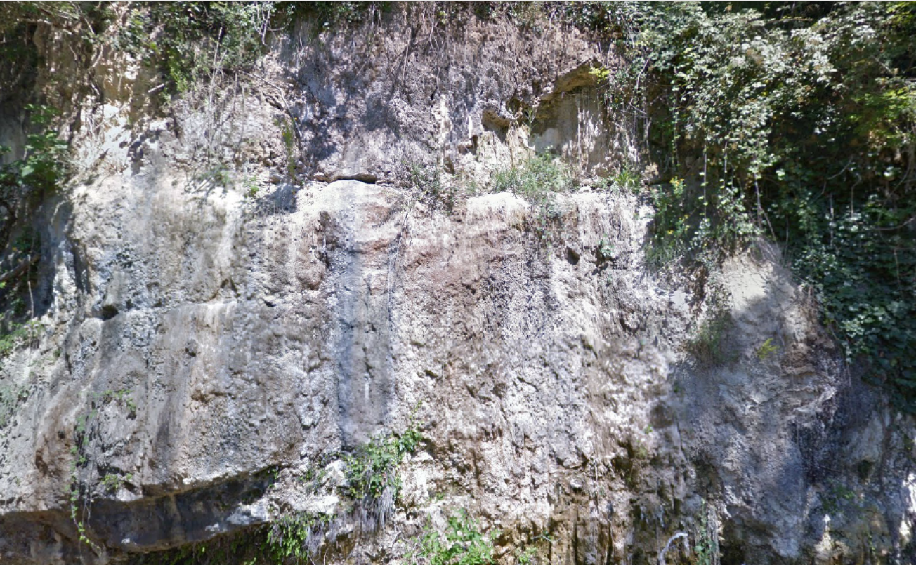 Figure 2 - Vue rapprochée du Calcaire de Nérac (© Google 2014)