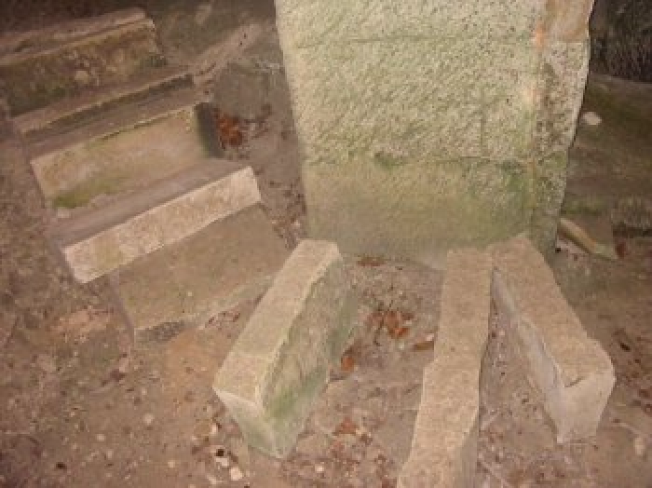 Figure 6 - Photo de l'extraction de blocs dans la carrière (©BRGM,2023)