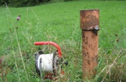 Piézomètre mesuré avec une sonde piézométrique en Lorraine
