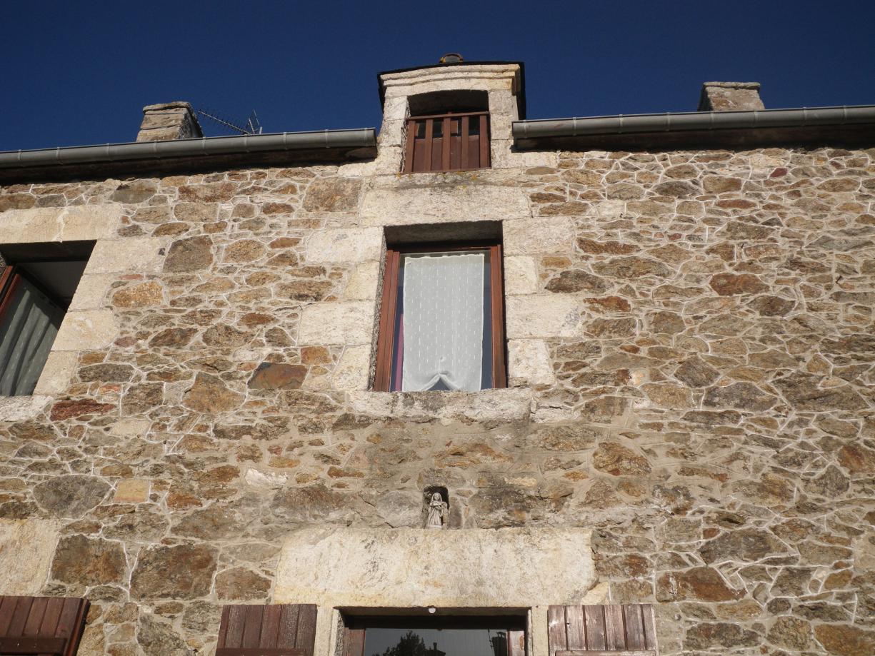 Chien assis style cancalais