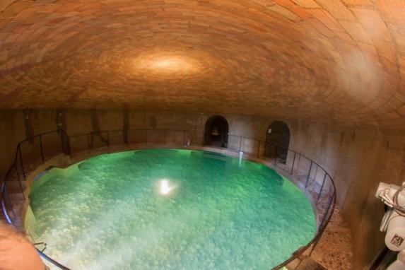 Bassin collecteur de l’aqueduc de la Vanne (Pavillon de captage de Cérilly – Yonne, 2013) (© BRGM - François Girault)