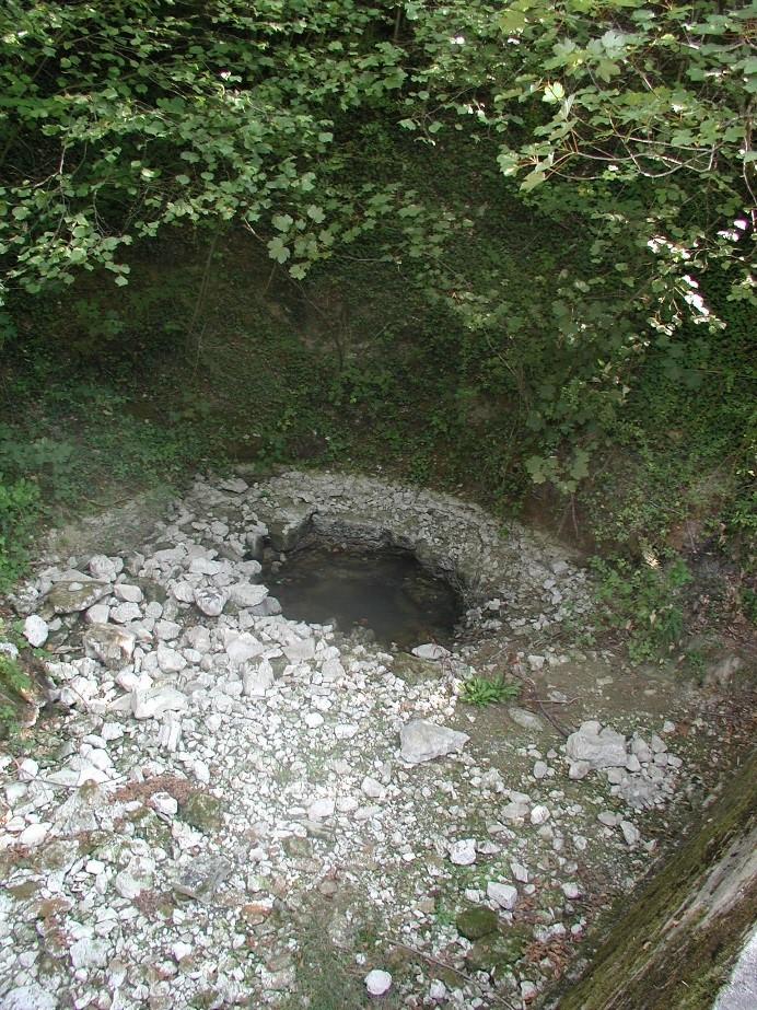 Karst du Barrois : Système karstique du plateau d’ANCERVILLE (55) - Source du Pas Saint-Martin (BSS003TPHM) à CHAMOUILLEY(52)